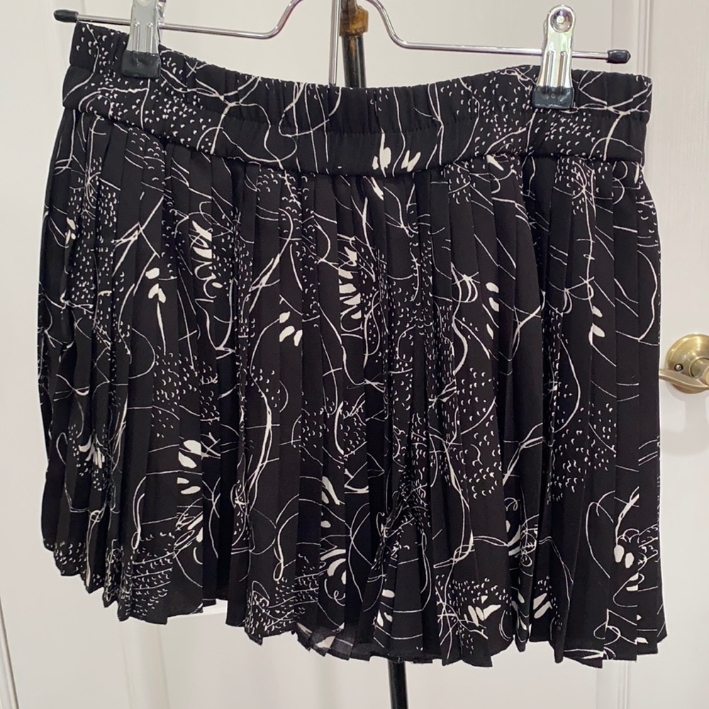 Super cute skirt/shorts